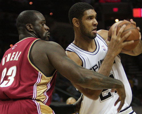 库里一战刷爆纪录！勇士全场沸腾（库里一战打破多项纪录！勇士主场嗨翻天）