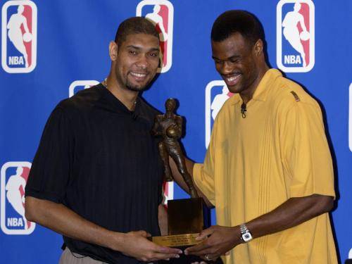 3年蛰伏，1个悬念：郑钦文的2026能否上演王者归来？（三年沉淀，一个问号：2026年郑钦文能否王者归来？）